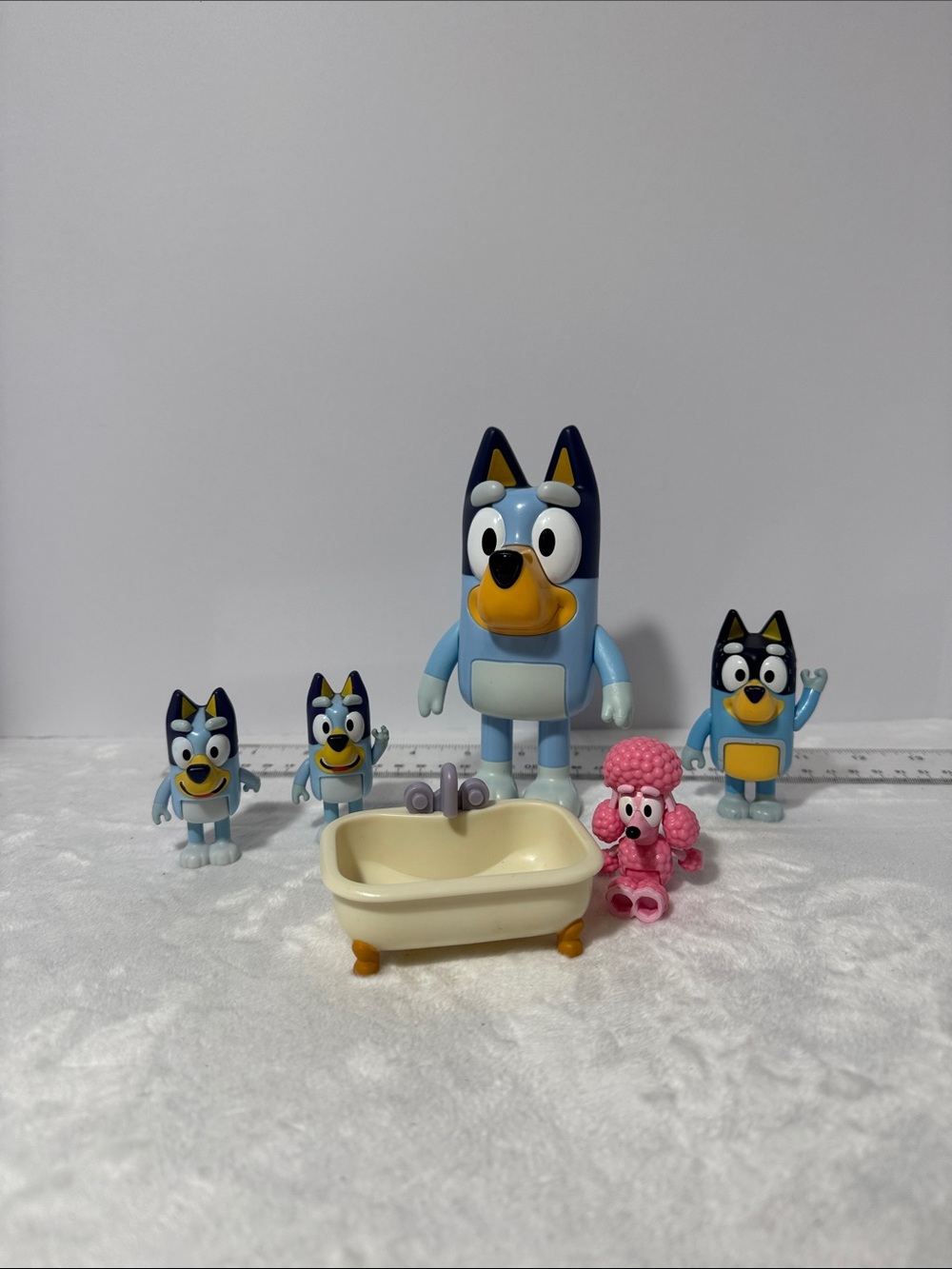 Bluey Hide & Seek Game Talking Bluey Children’s Toy and 5 extra figures